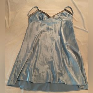 Oscar DeLa Renta shorty nightgown like new. Size M